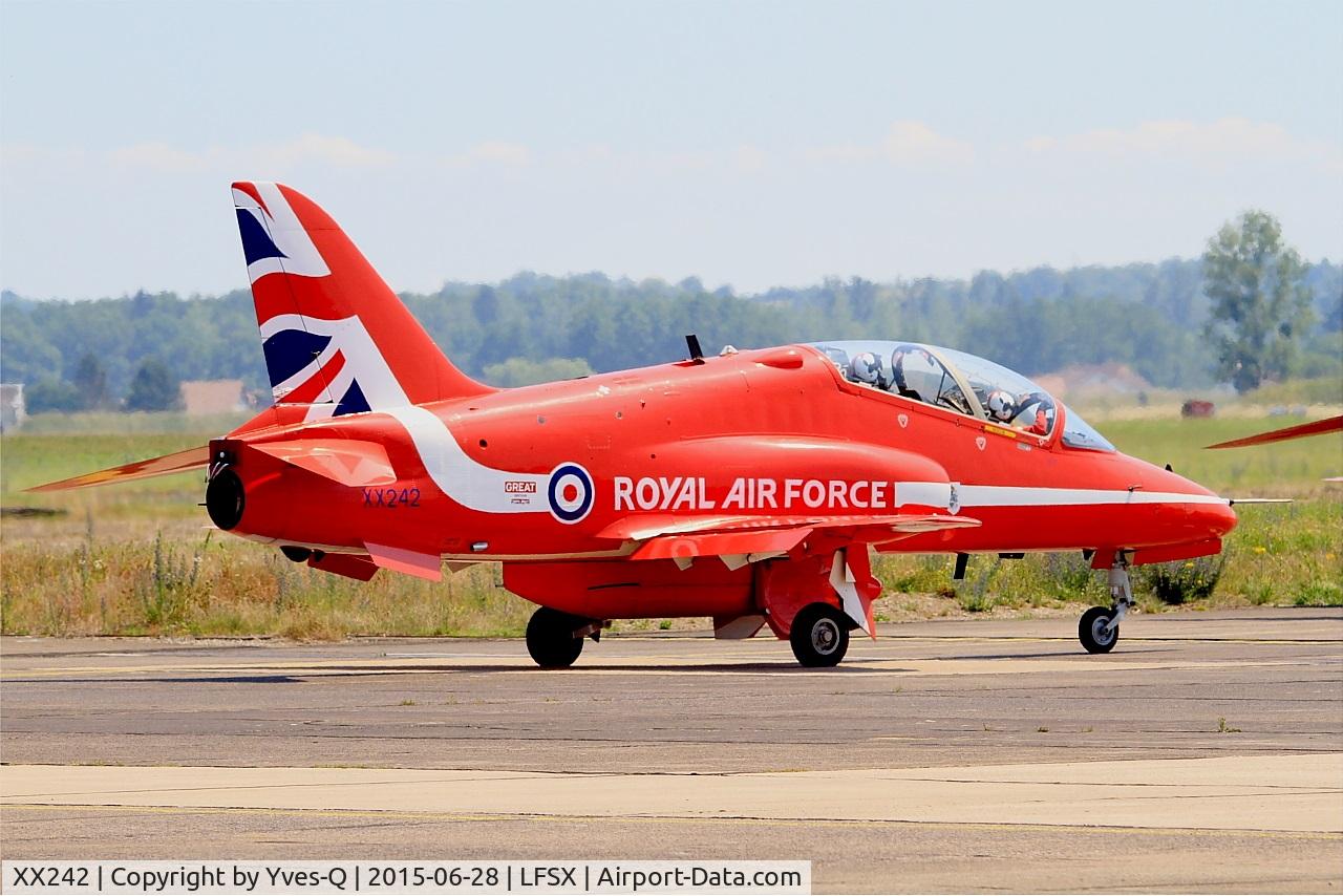 XX242, 1978 Hawker Siddeley Hawk T.1 C/N 078/312078, Royal Air Force Red Arrows Hawker Siddeley Hawk T.1A, Taxiing to holding point, Luxeuil-Saint Sauveur Air Base 116 (LFSX) Open day 2015