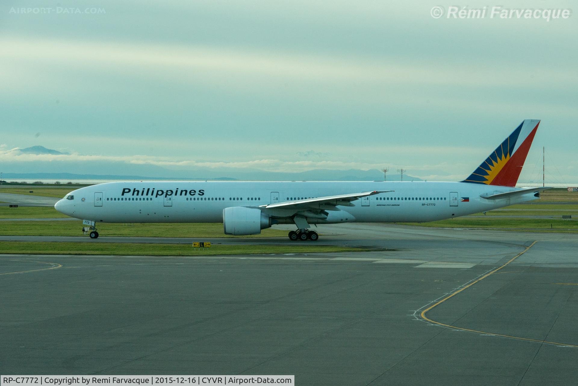 RP-C7772, 2013 Boeing 777-3F6/ER C/N 38719, Taxiing for take-off, south runway.