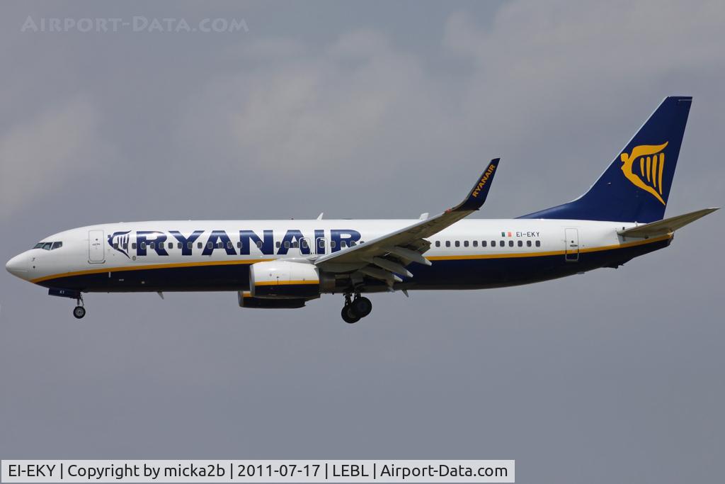 EI-EKY, 2010 Boeing 737-8AS C/N 35031, Landing