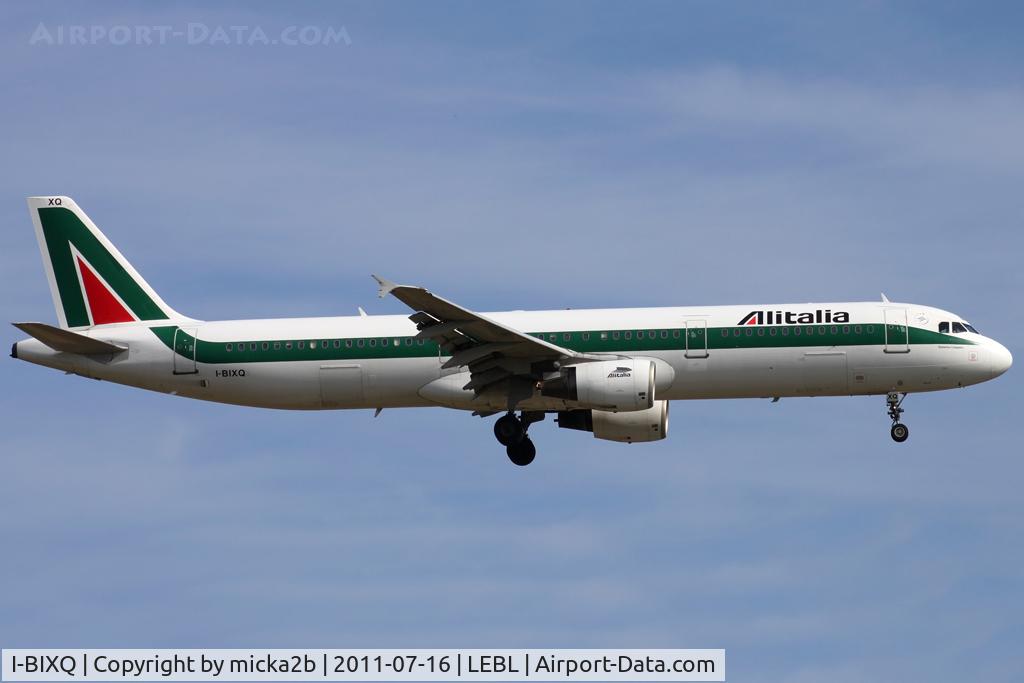 I-BIXQ, 1996 Airbus A321-112 C/N 586, Landing. Scrapped in january 2020.