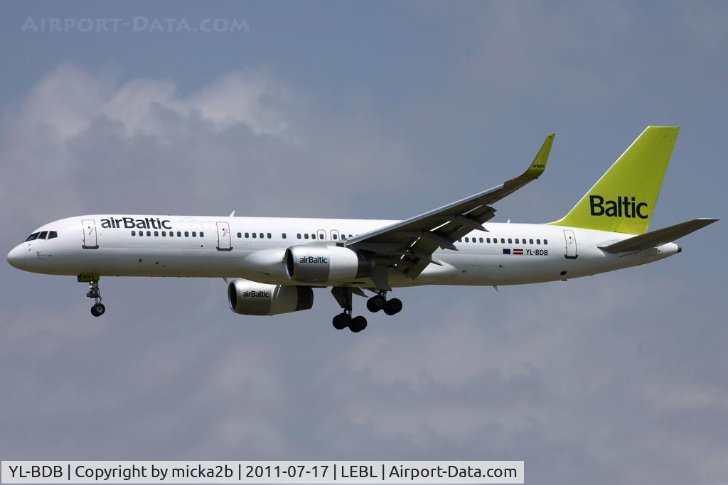 YL-BDB, 1999 Boeing 757-256 C/N 26251, Landing