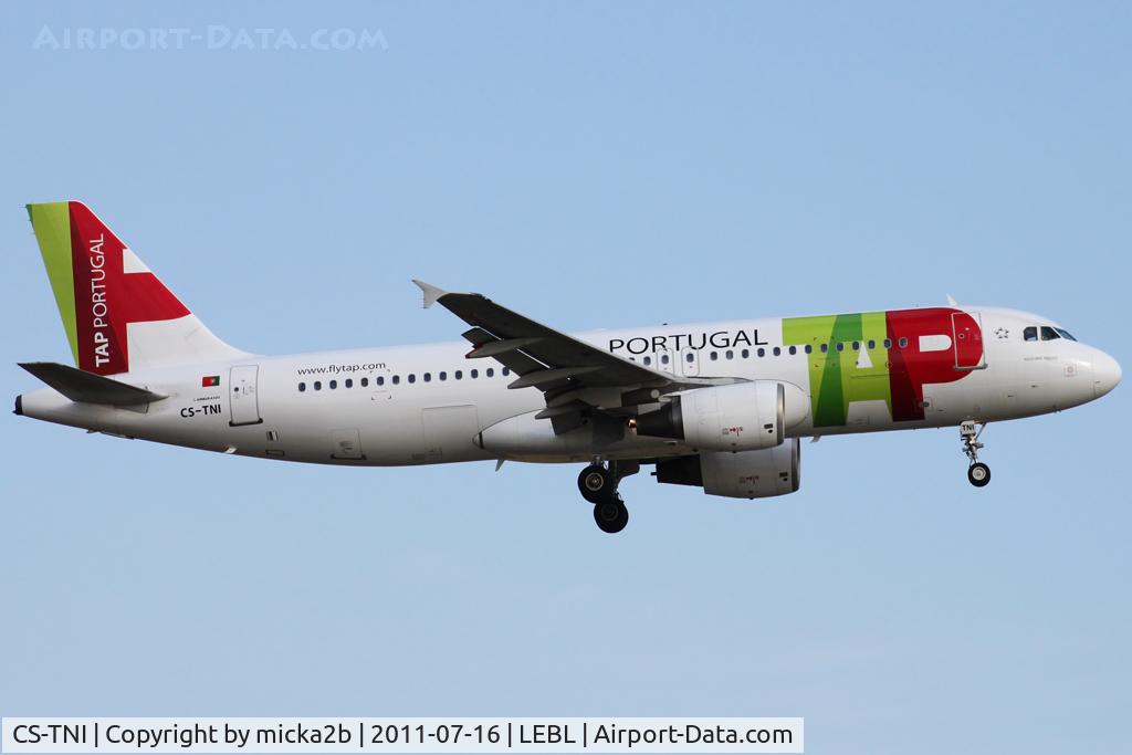 CS-TNI, 1999 Airbus A320-214 C/N 982, Landing. Scrapped in december 2020.