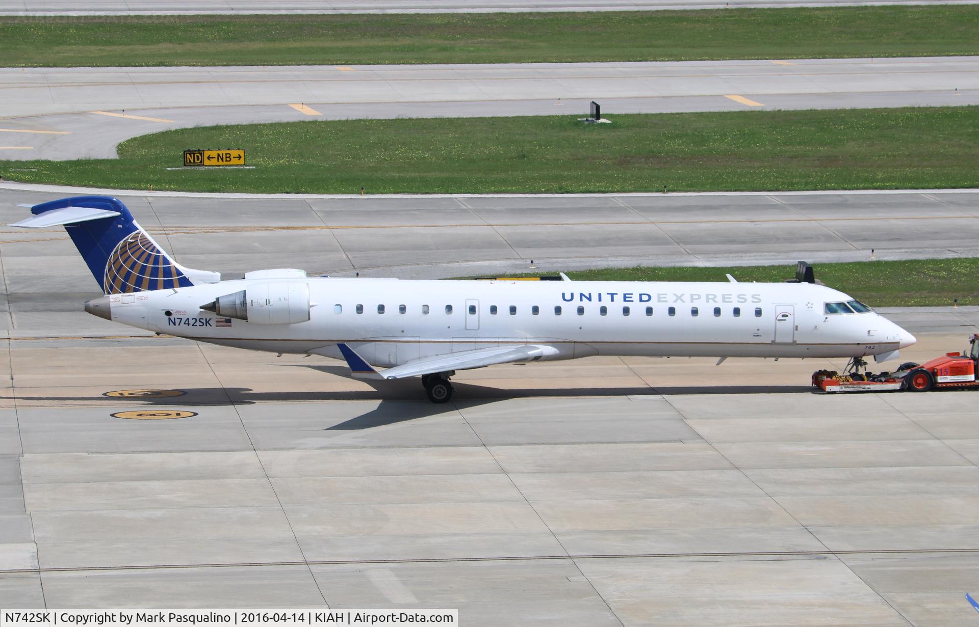 N742SK, 2005 Bombardier CRJ-701 (CL-600-2C10) Regional Jet C/N 10197, CL-600-2C10