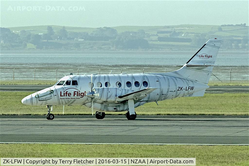 ZK-LFW, 1992 British Aerospace BAe-3201 Jetstream 32 C/N 976, At Auckland International