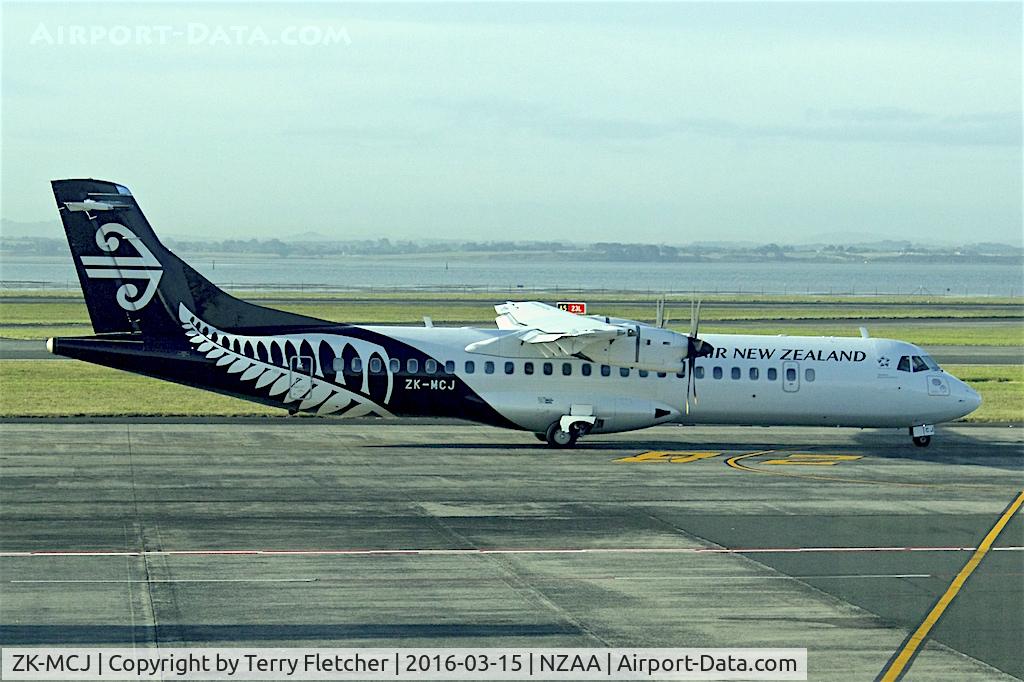 ZK-MCJ, 1999 ATR 72-212A C/N 624, At Auckland International
