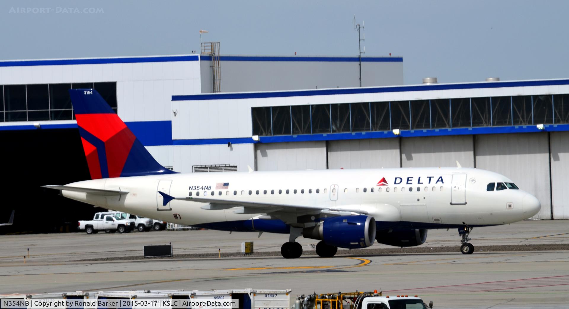 N354NB, 2002 Airbus A319-114 C/N 1833, Taxi SLC
