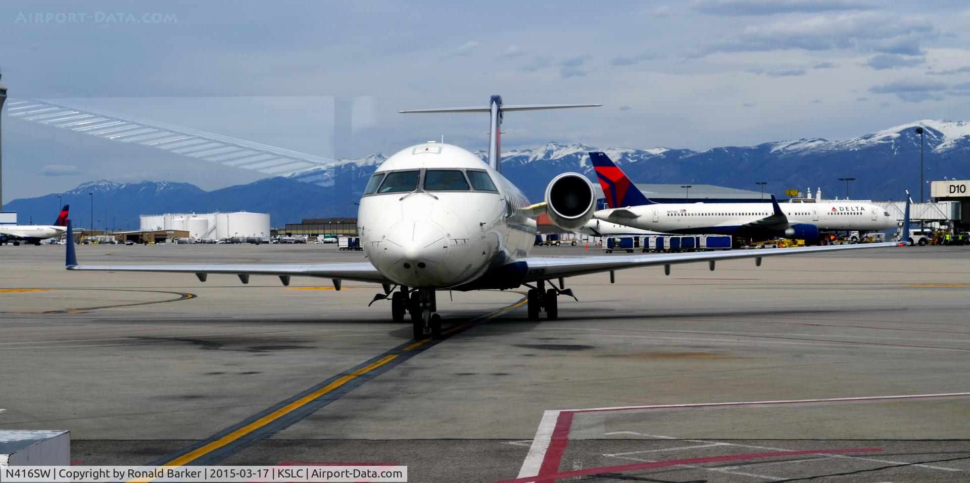N416SW, 1995 Canadair CRJ-200 (CL-600-2B19) C/N 7089, Taxi SLC