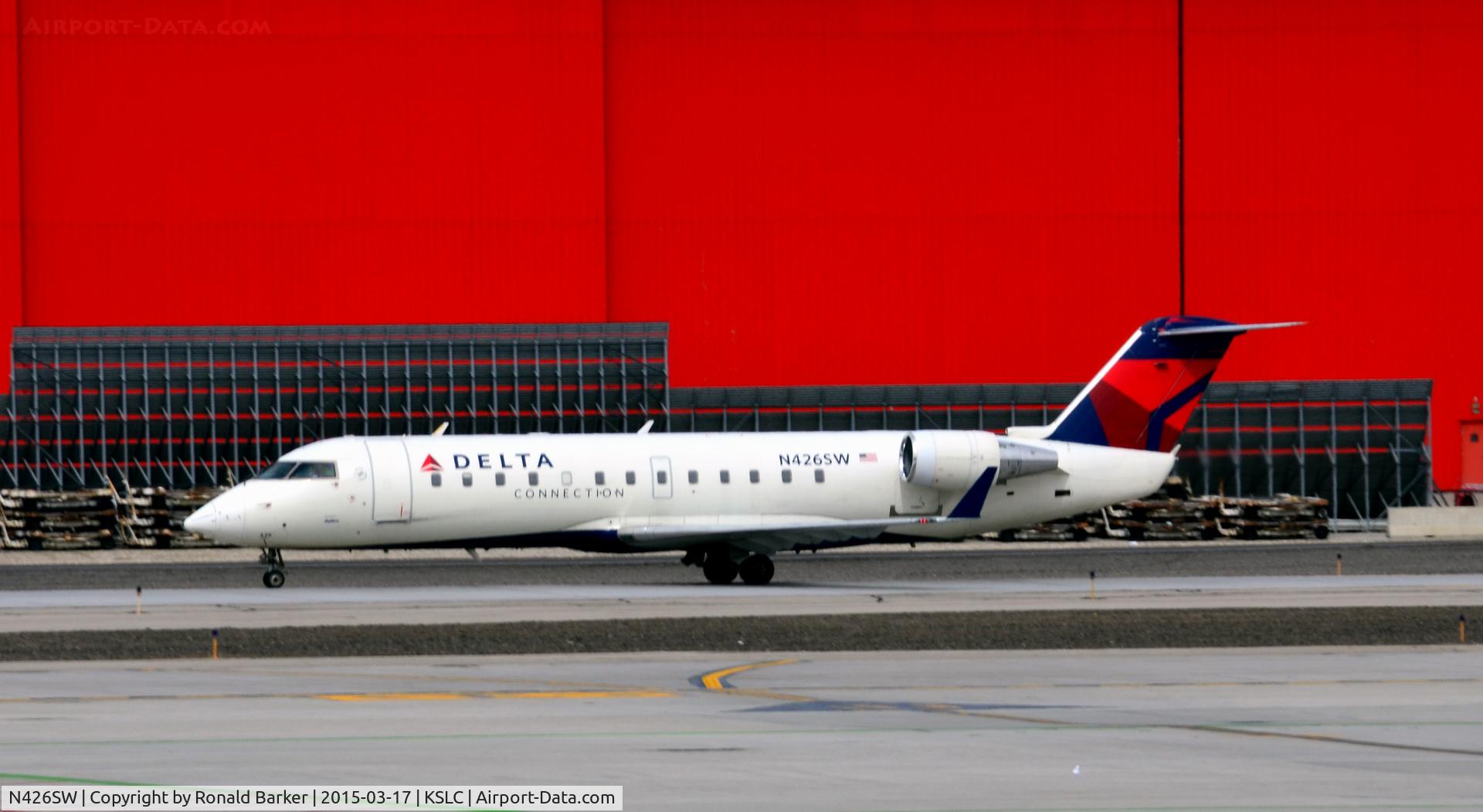 N426SW, 2001 Bombardier CRJ-200LR (CL-600-2B19) C/N 7468, Taxi SLC