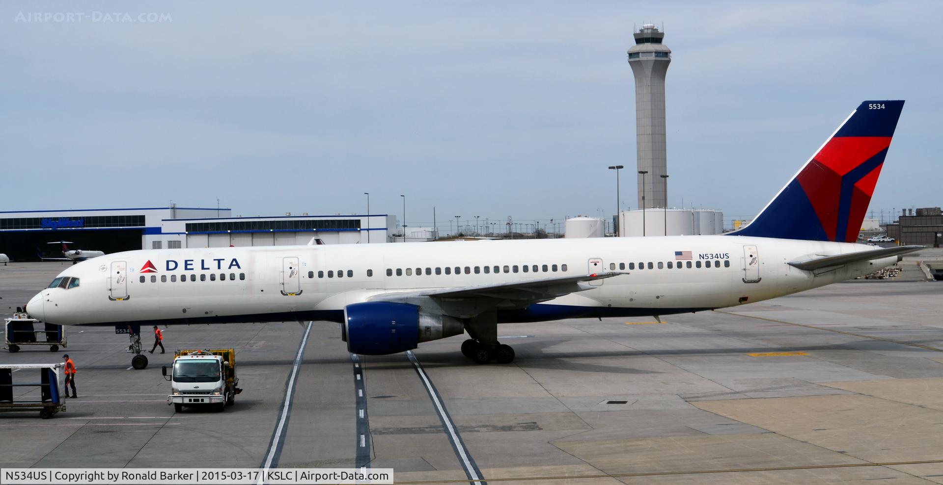 N534US, 1988 Boeing 757-251 C/N 24265, Arriving at the gate SLC