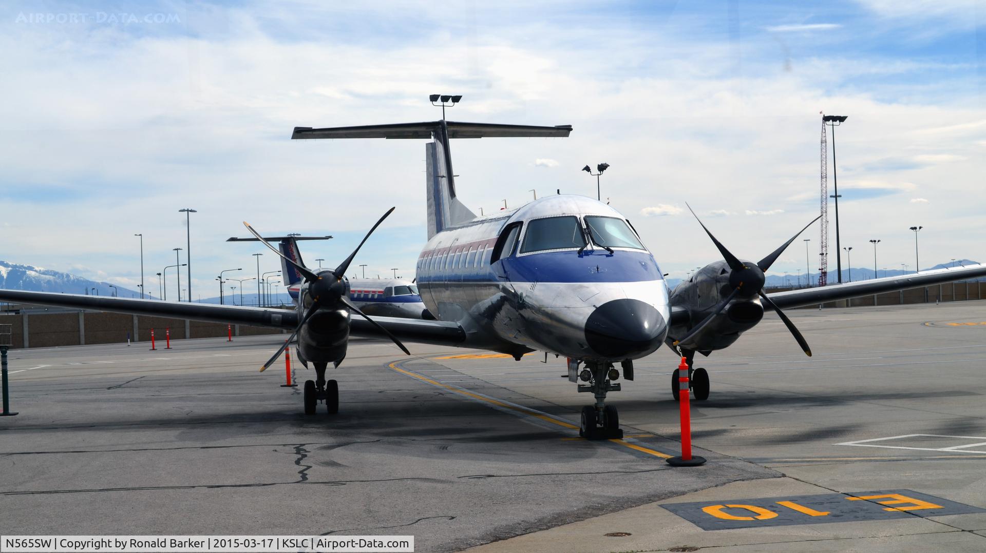N565SW, 1998 Embraer EMB-120ER Brasilia C/N 120340, Gate E10 SLC