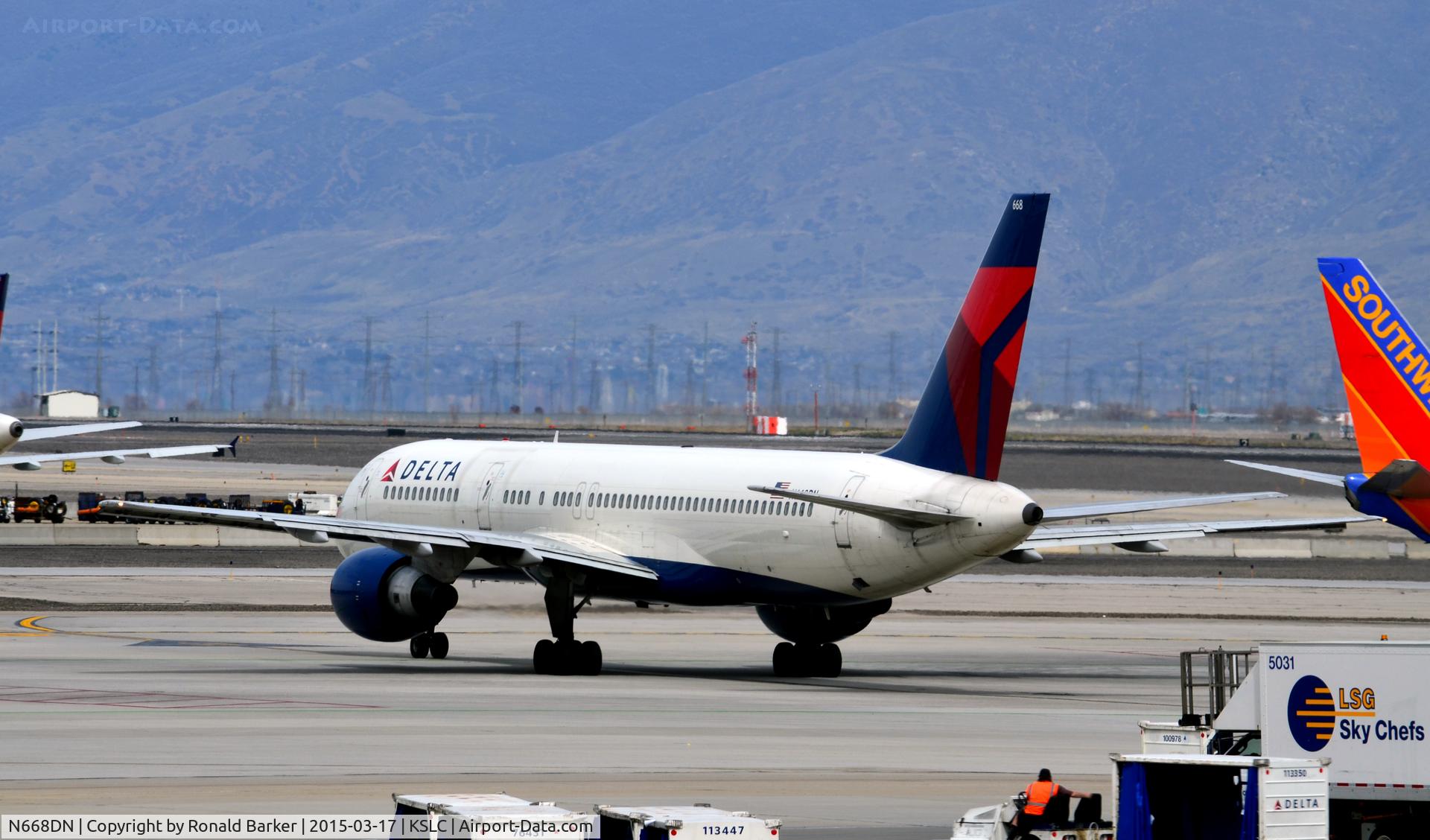 N668DN, 1991 Boeing 757-232 C/N 25141, Taxi SLC