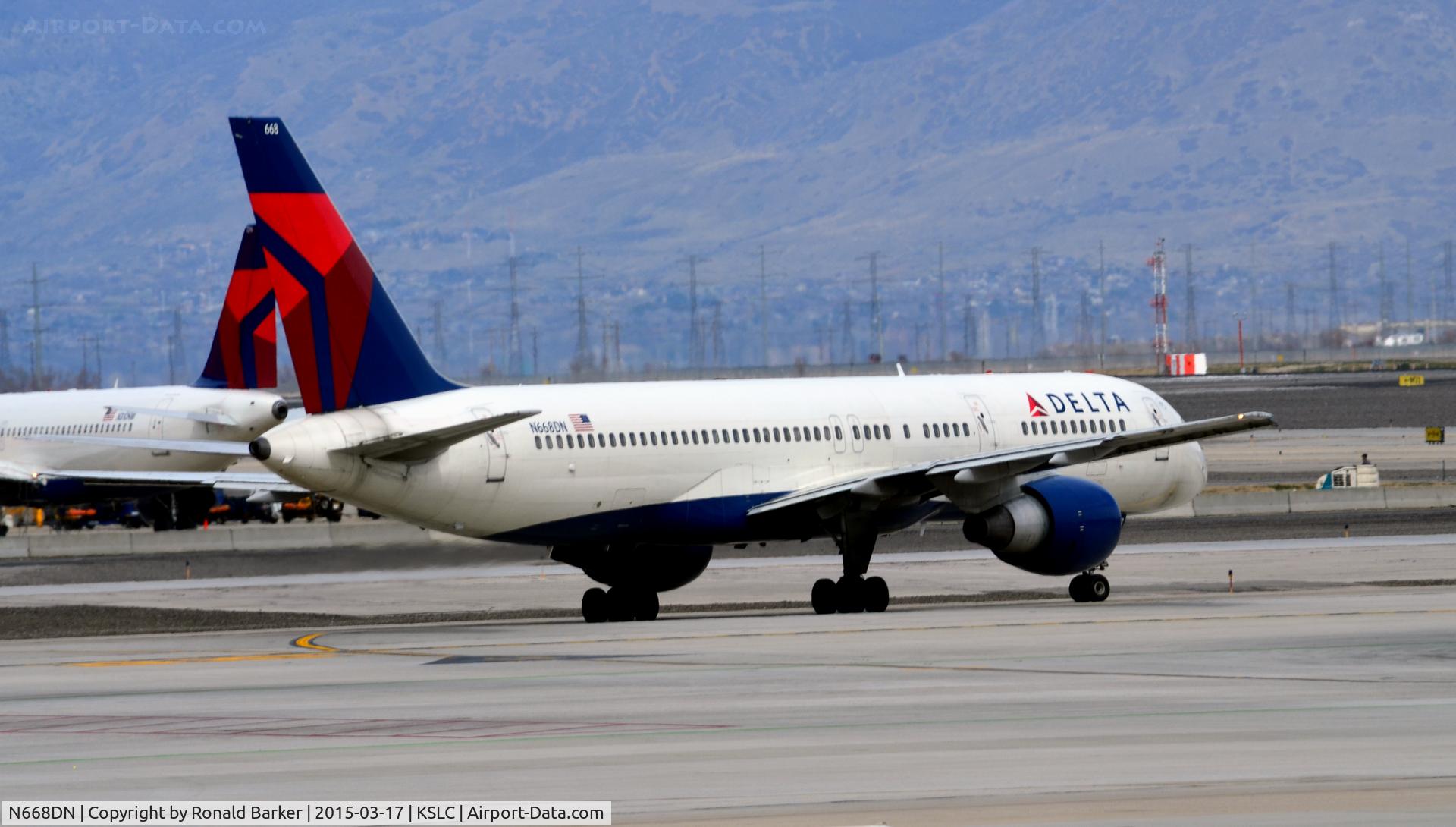N668DN, 1991 Boeing 757-232 C/N 25141, Taxi SLC