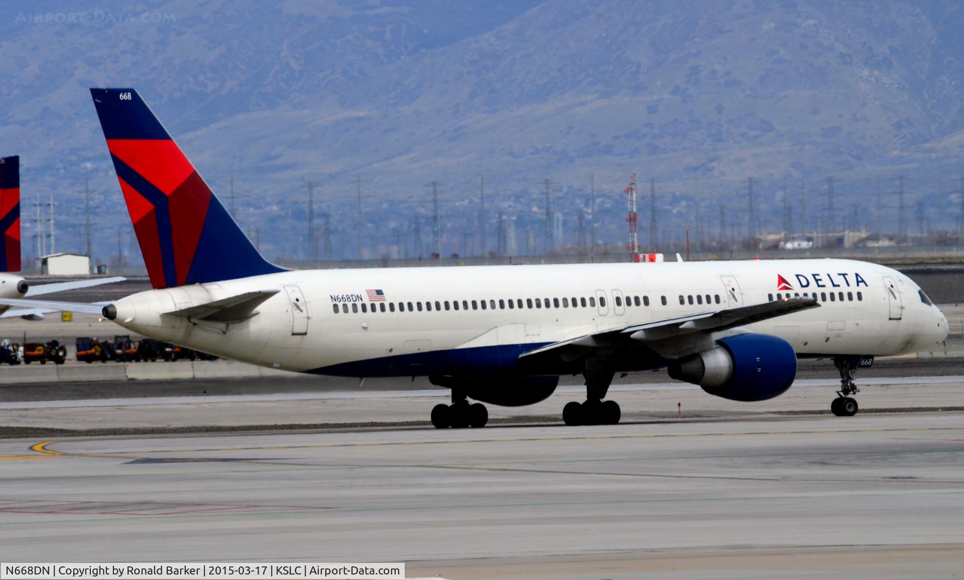 N668DN, 1991 Boeing 757-232 C/N 25141, Taxi SLC