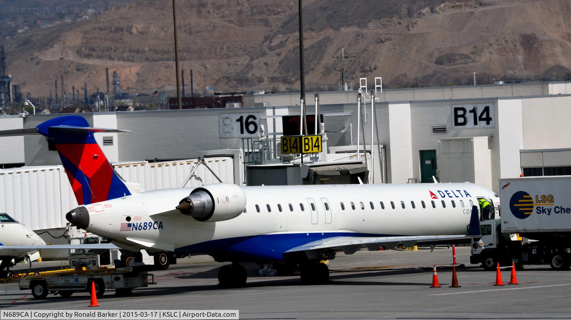 N689CA, 2007 Bombardier CRJ-900ER (CL-600-2D24) C/N 15133, Gate B14 SLC