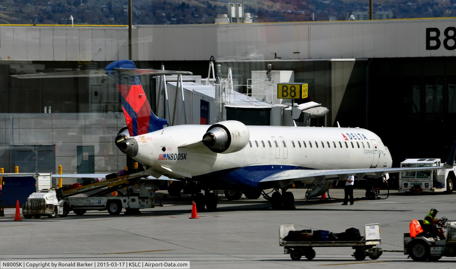 N800SK, 2006 Bombardier CRJ-900ER (CL-600-2D24) C/N 15060, Gate B8 SLC