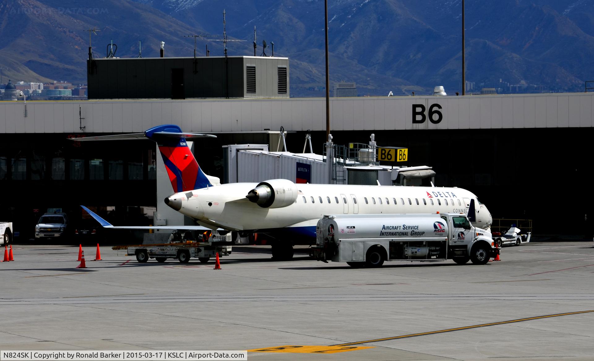 N824SK, 2008 Bombardier CRJ-900ER (CL-600-2D24) C/N 15208, Gate B6 SLC