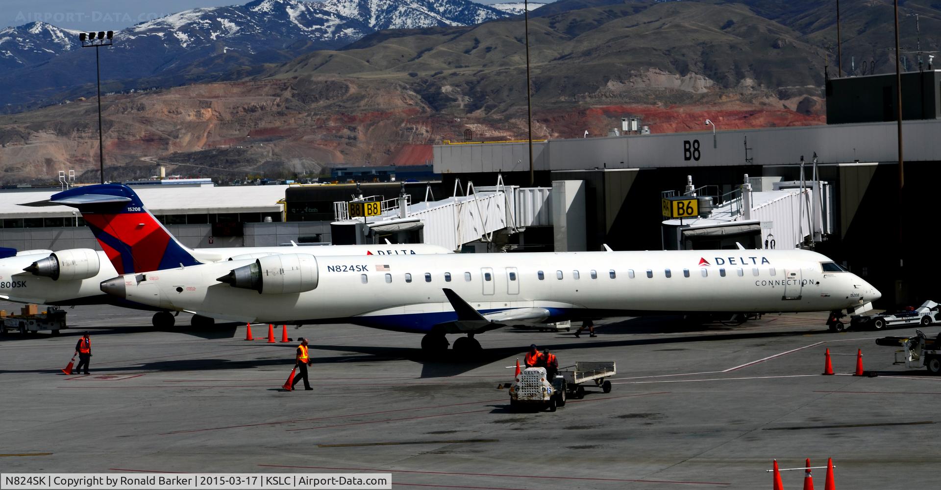 N824SK, 2008 Bombardier CRJ-900ER (CL-600-2D24) C/N 15208, Gate B6 SLC