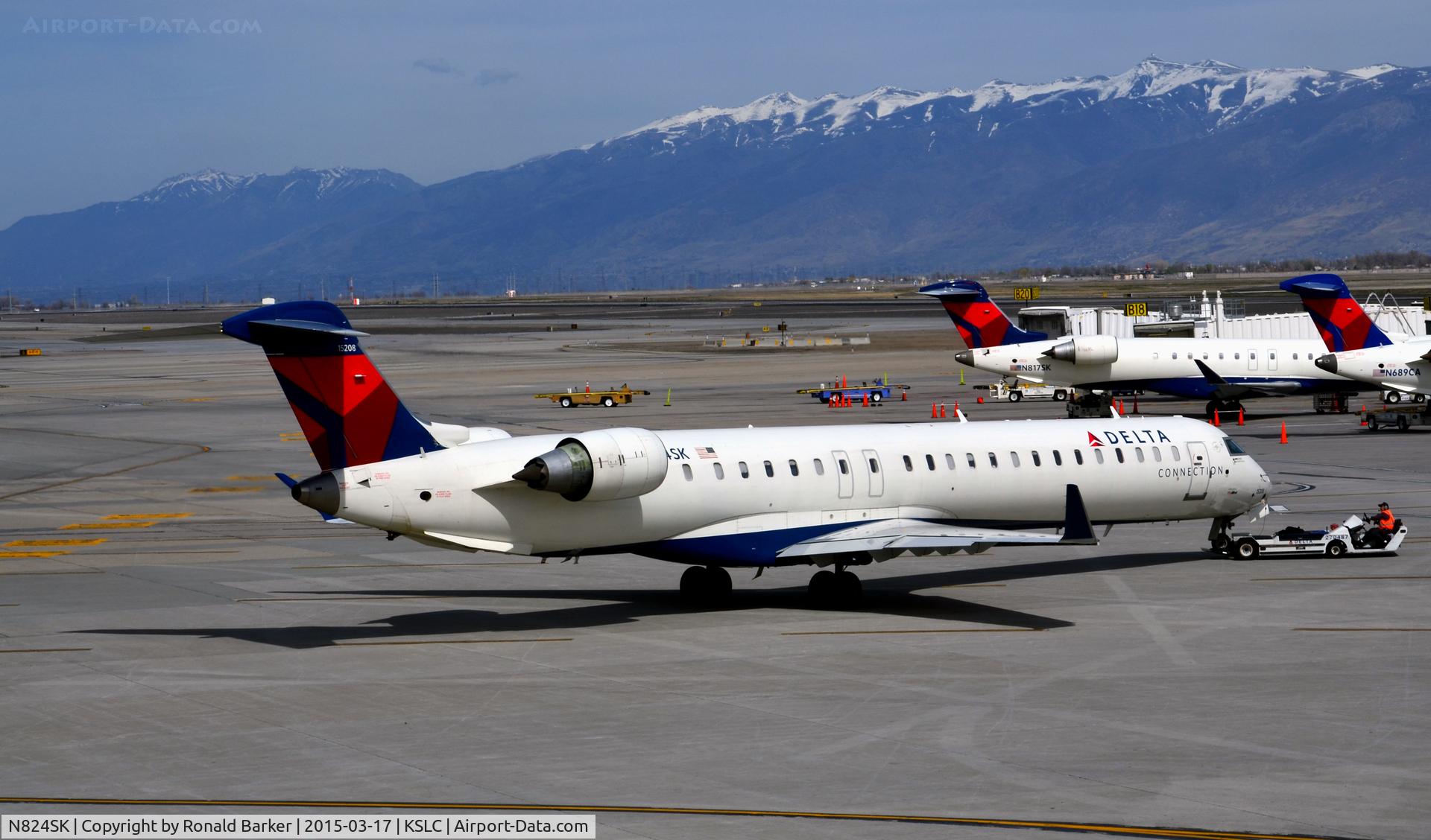 N824SK, 2008 Bombardier CRJ-900ER (CL-600-2D24) C/N 15208, Pushback SLC