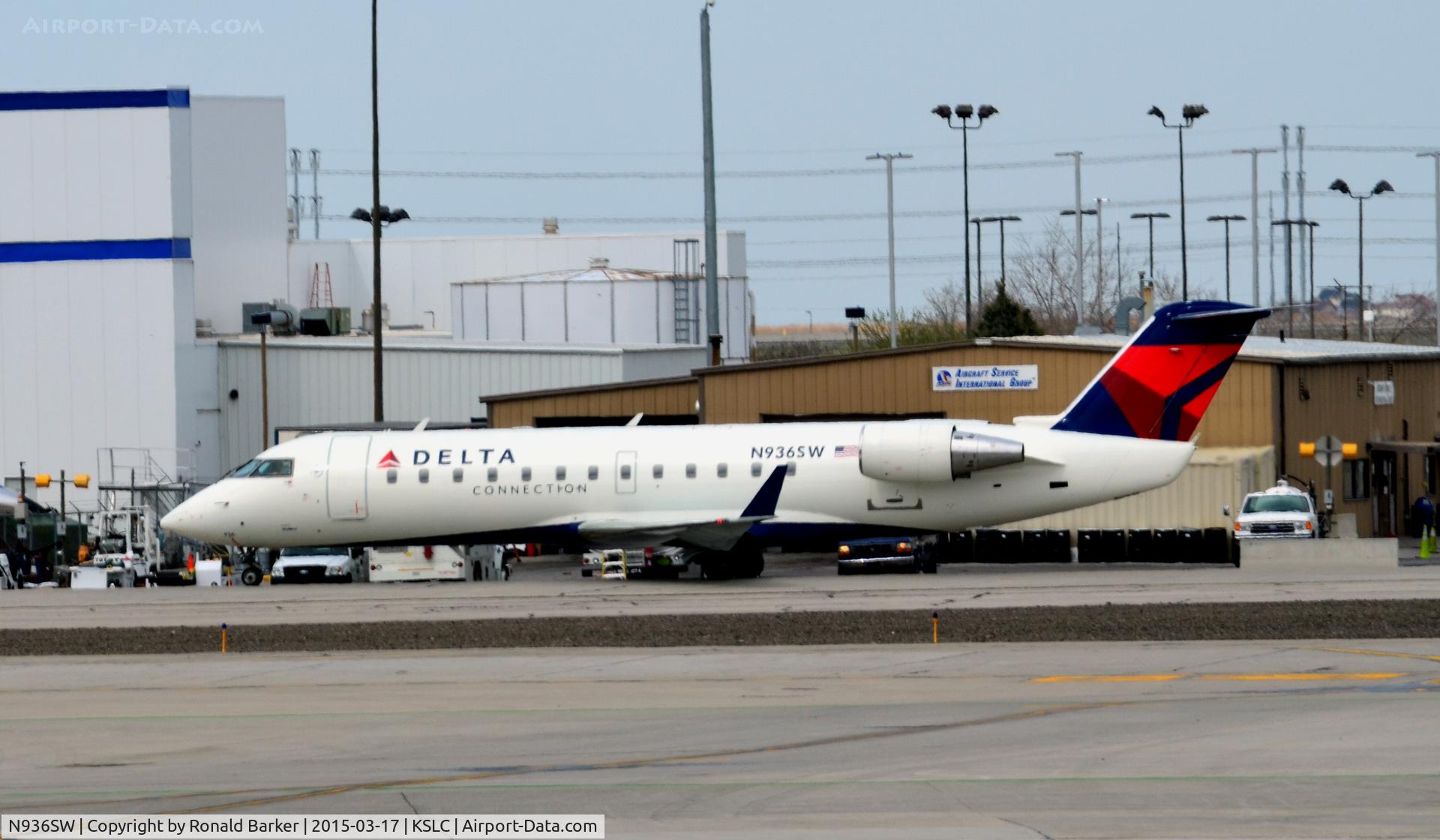 N936SW, 2002 Bombardier CRJ-200LR (CL-600-2B19) C/N 7726, Taxi SLC