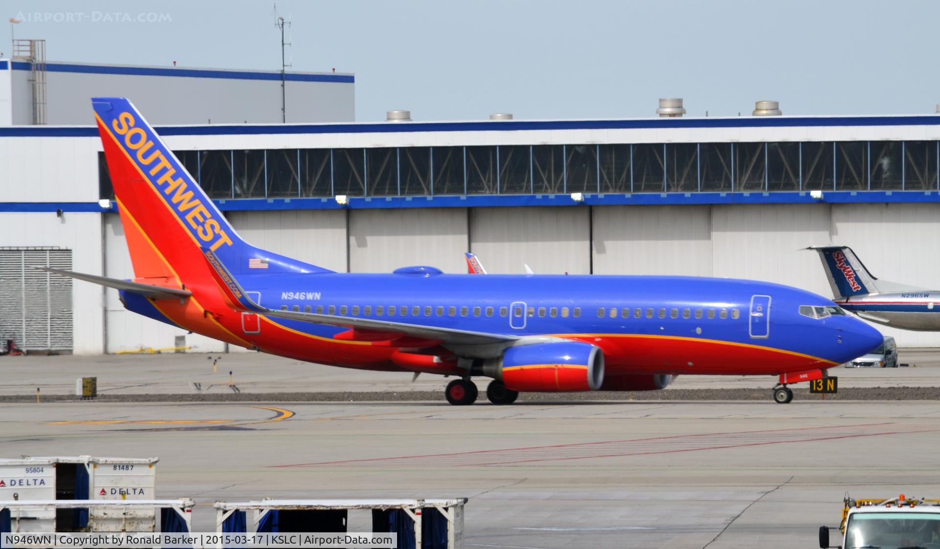 N946WN, 2010 Boeing 737-7H4 C/N 36918, Taxi SLC