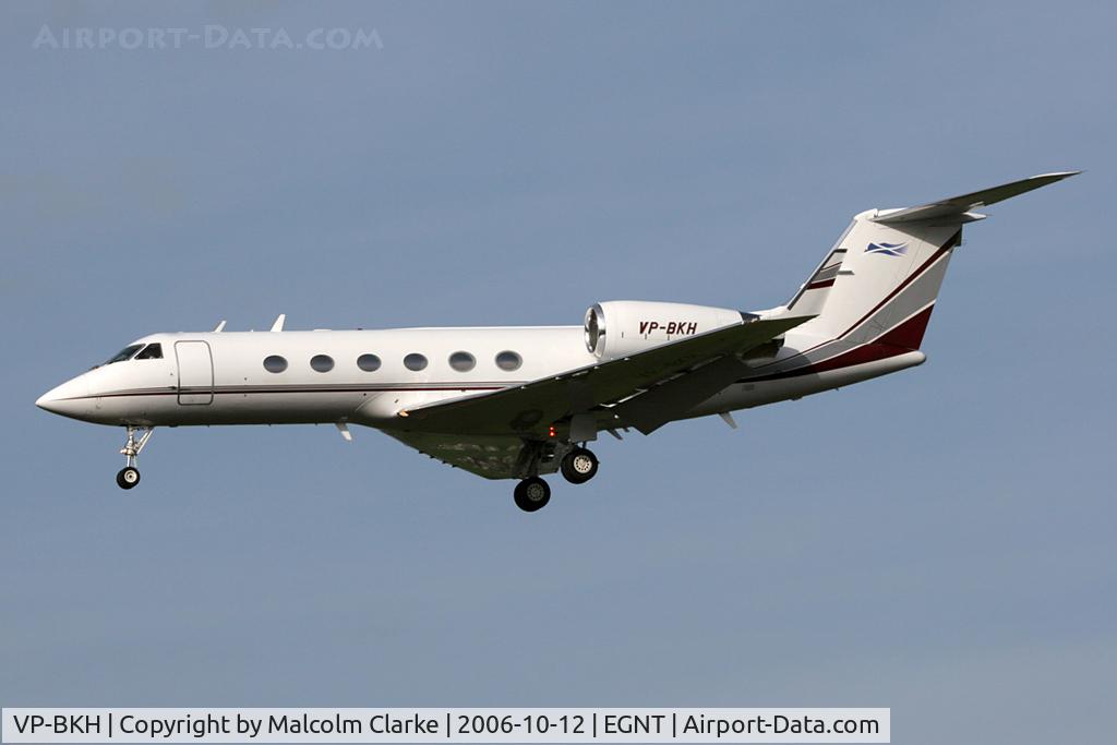 VP-BKH, 1987 Gulfstream G-IV C/N 1029, Gulfstream IV on approach to 25 at Newcastle Airport, October 2006.