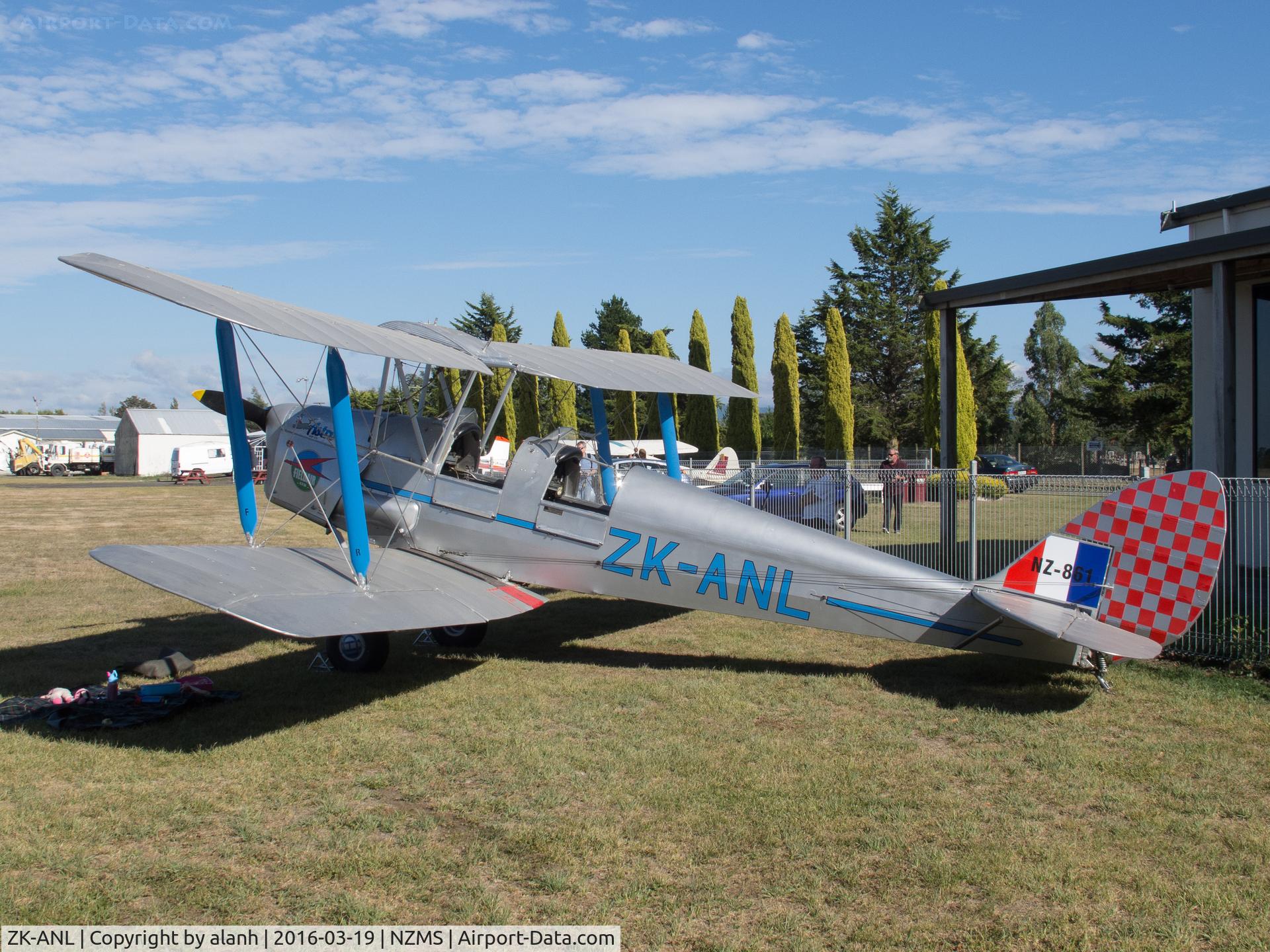 ZK-ANL, De Havilland DH-82A Tiger Moth II C/N 82512, Parked at Masterton