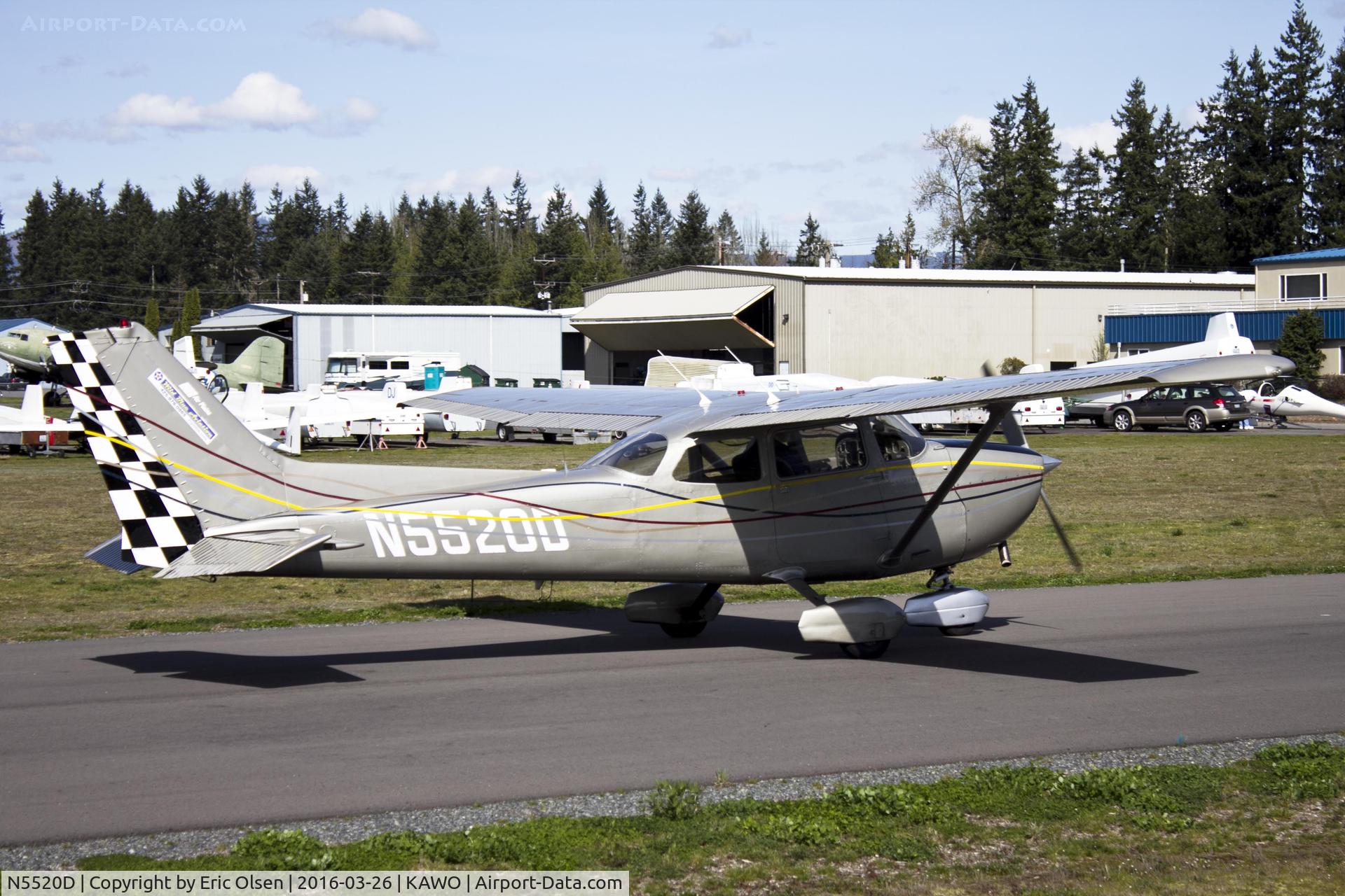 N5520D, 1979 Cessna 172N C/N 17272591, Cessna 172N taxing by Ellie's at the Airport.