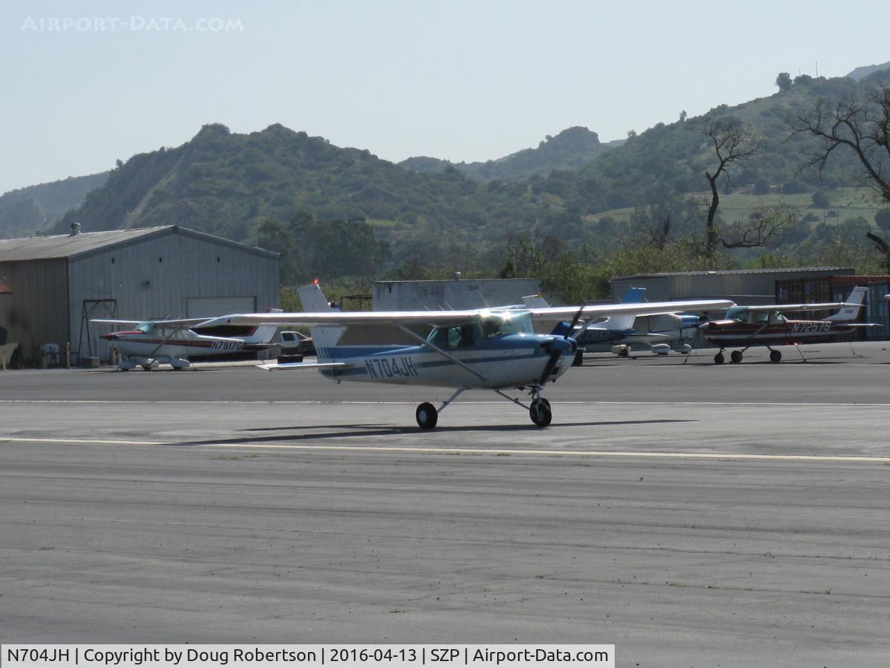N704JH, 1976 Cessna 150M C/N 15078644, 1976 Cessna 150M, Continental O-200 100 Hp, landing roll Rwy