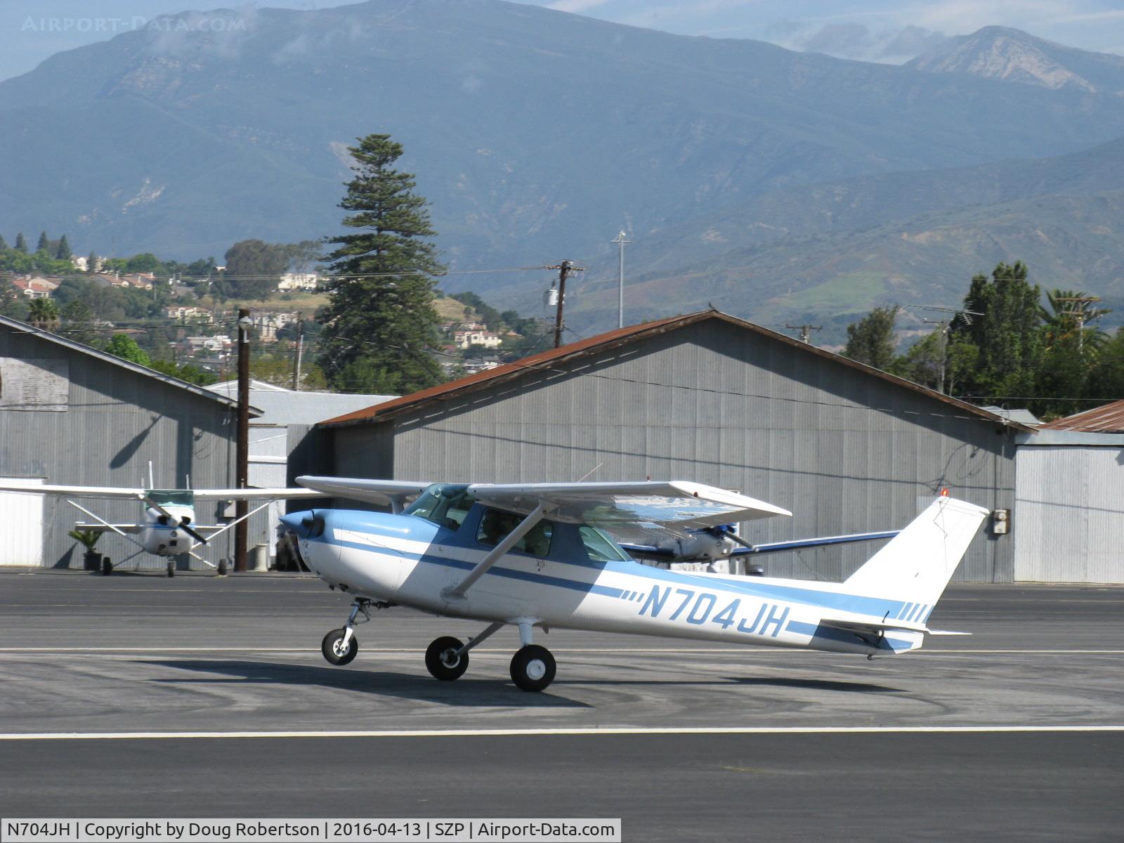 N704JH, 1976 Cessna 150M C/N 15078644, 1976 Cessna 150M, Continental O-200 100 Hp, takeoff roll Rwy 22