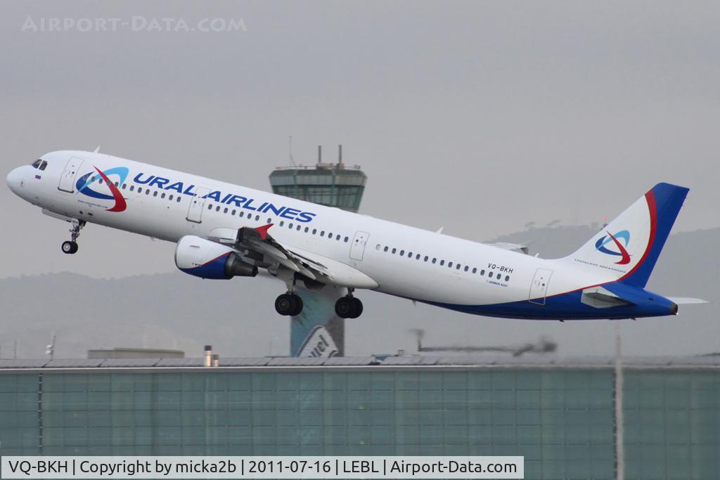 VQ-BKH, 1998 Airbus A321-211 C/N 0841, Landing. Scrapped in december 2020.