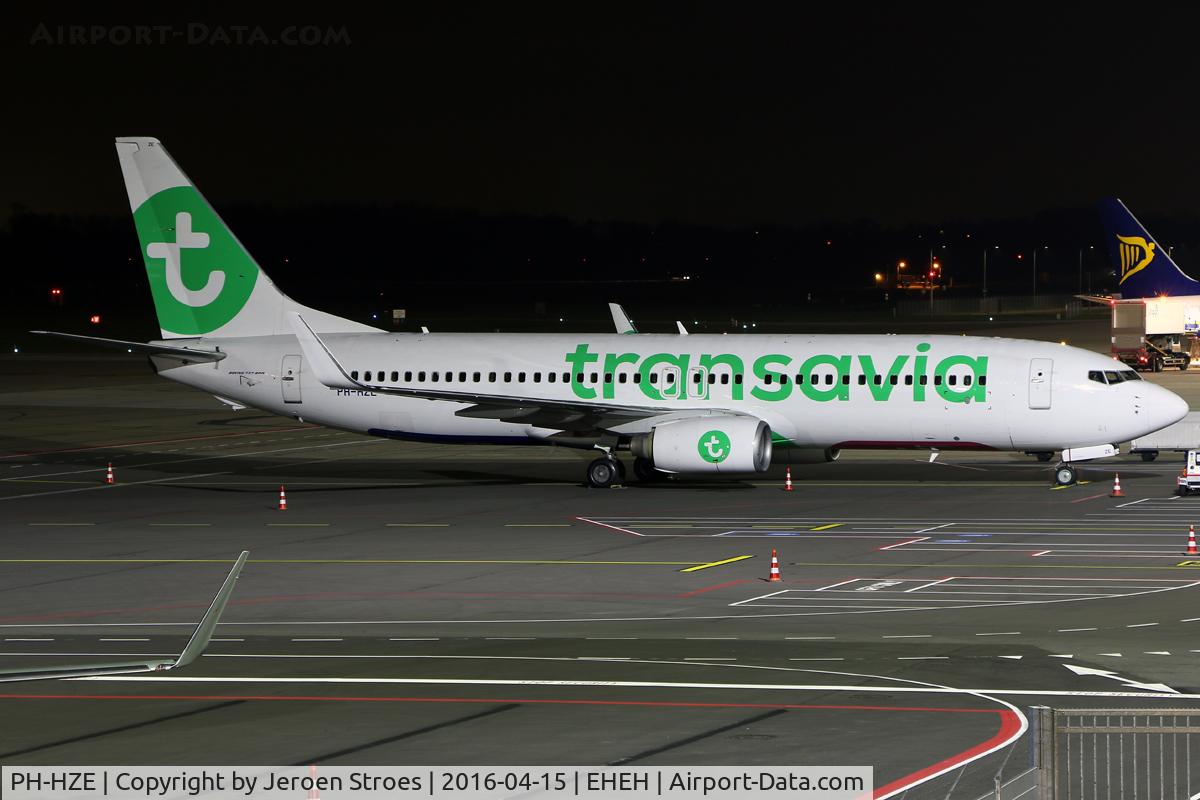 PH-HZE, 1999 Boeing 737-8K2 C/N 28377, nightstop