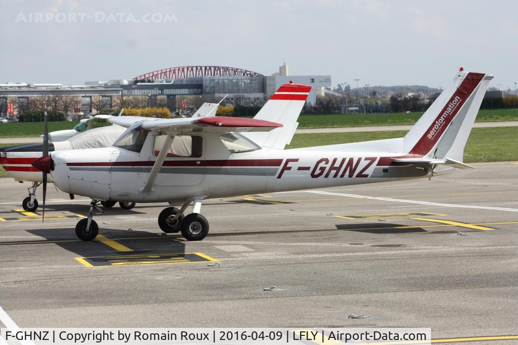 F-GHNZ, Reims F152 C/N 152-79559, Parked