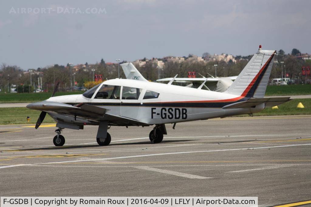 F-GSDB, 1974 Piper PA-28R-200 Cherokee Arrow C/N 28R-35039, Parked