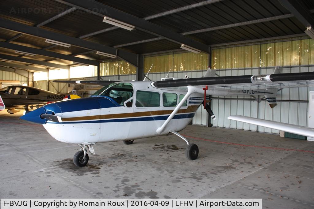 F-BVJG, Cessna 337D Super Skymaster C/N 337-1048, Parked