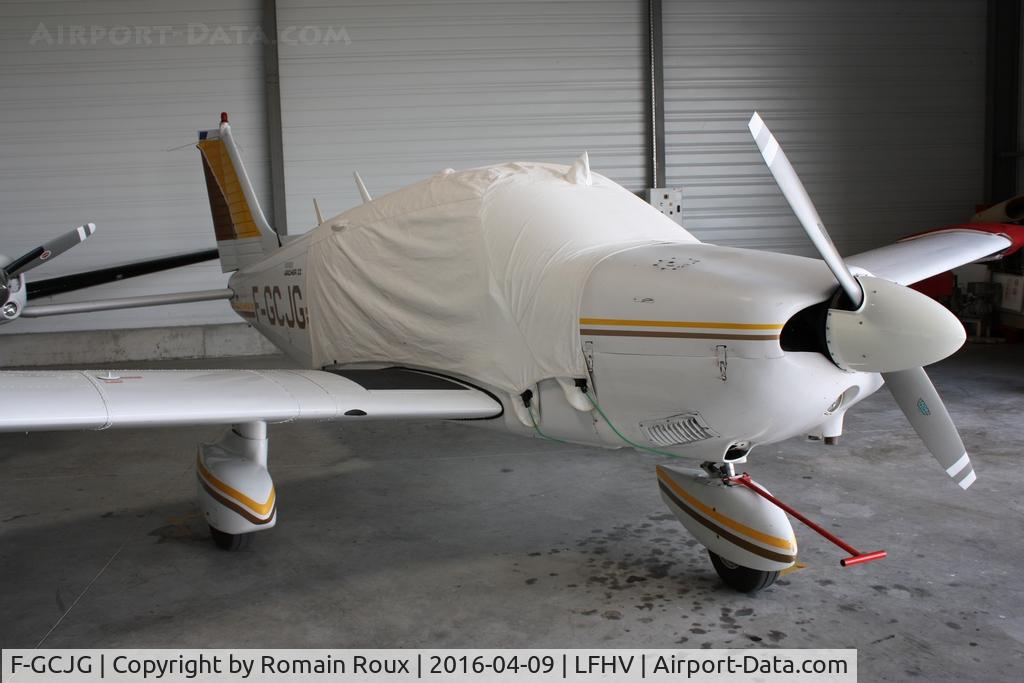 F-GCJG, Piper PA-28-181 Archer C/N 288090219, Parked