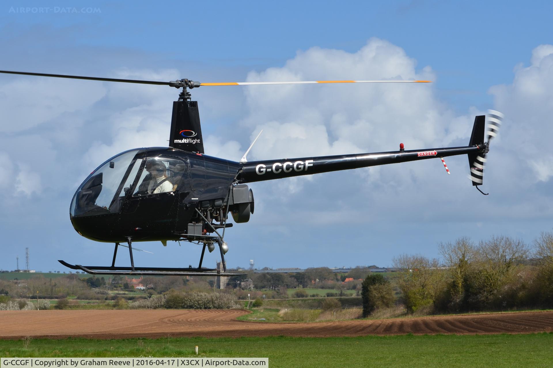 G-CCGF, 2003 Robinson R22 Beta C/N 3454, Landing at Northrepps.