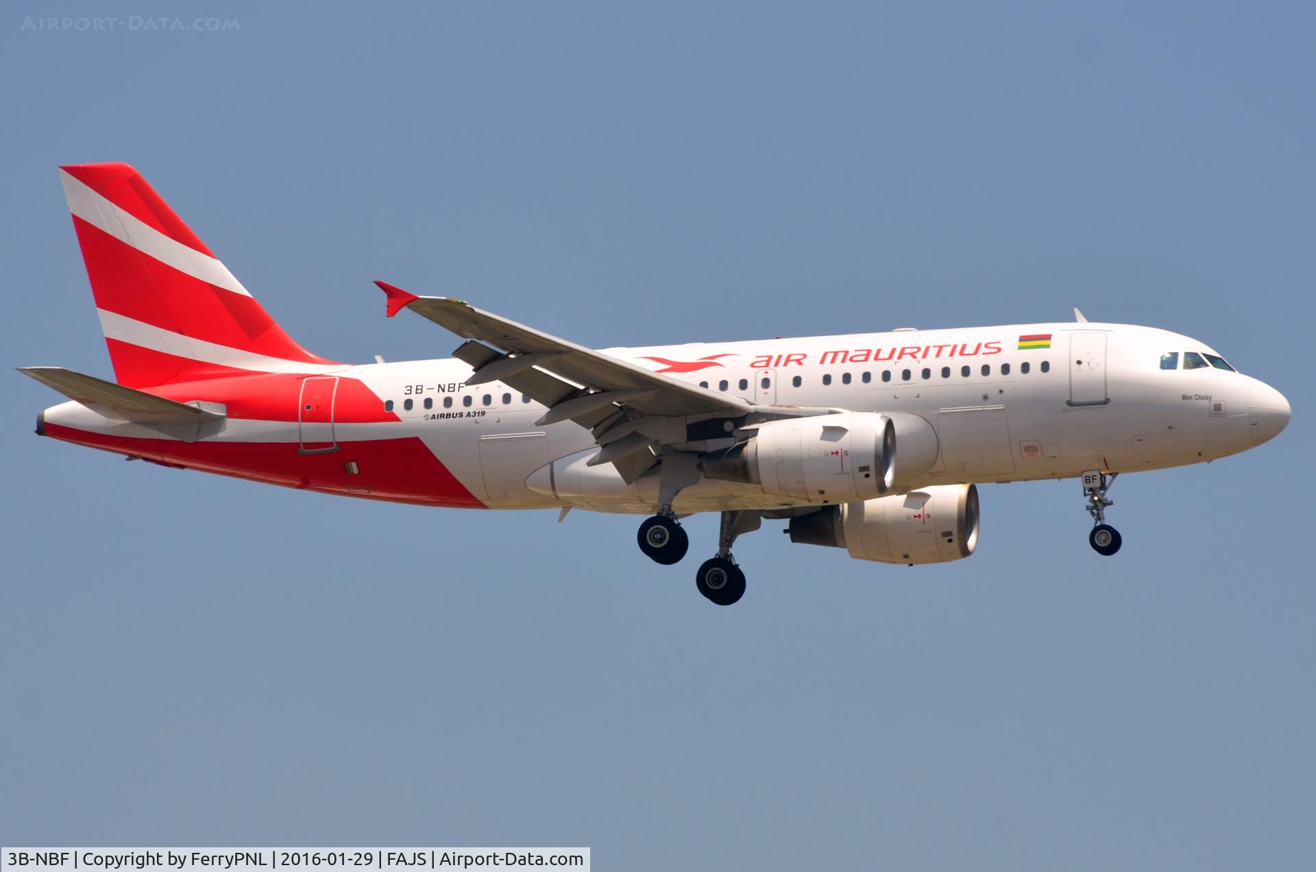 3B-NBF, 2001 Airbus A319-112 C/N 1592, Air Maurtitius A319 landing in JNB.
