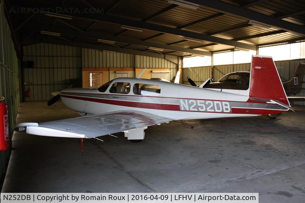N252DB, 1989 Mooney M20K C/N 25-1199, Parked