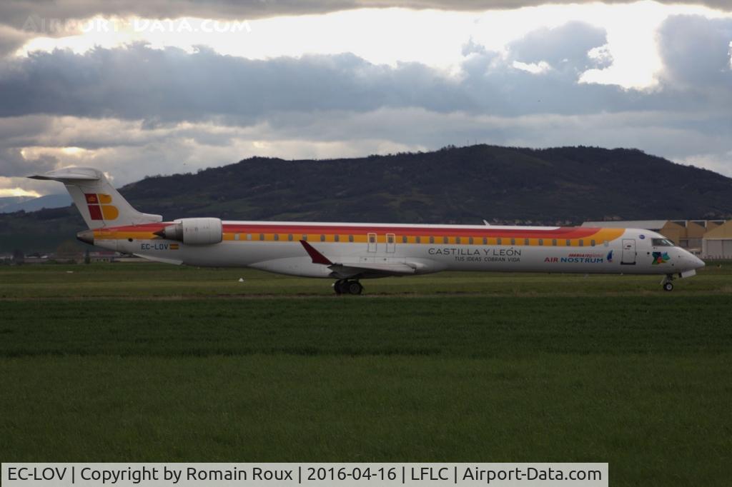 EC-LOV, 2011 Bombardier CRJ-1000ER NG (CL-600-2E25) C/N 19019, Taxiing to Palma