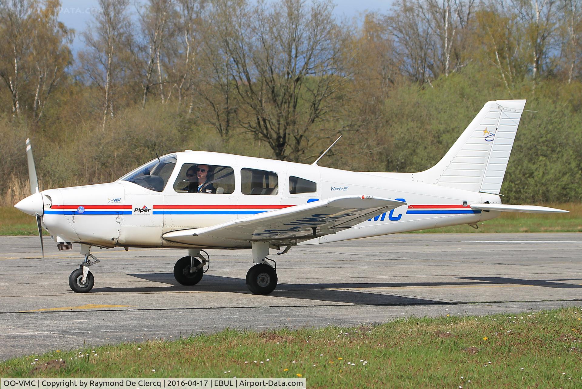 OO-VMC, 1996 Piper PA-28-161 C/N 2842016, Coming back to base after a display with formationteam THE VICTORS.