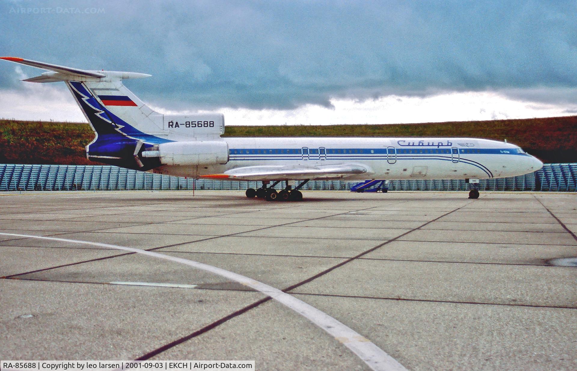 RA-85688, 1990 Tupolev Tu-154M C/N 90A859, Copenhagen 3.9.01