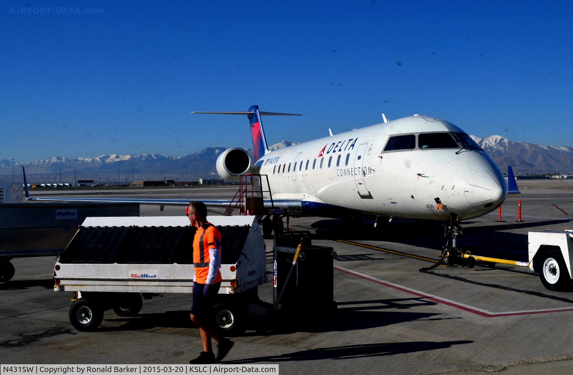 N431SW, 2001 Bombardier CRJ-200LR (CL-600-2B19) C/N 7536, At the gate SLC
