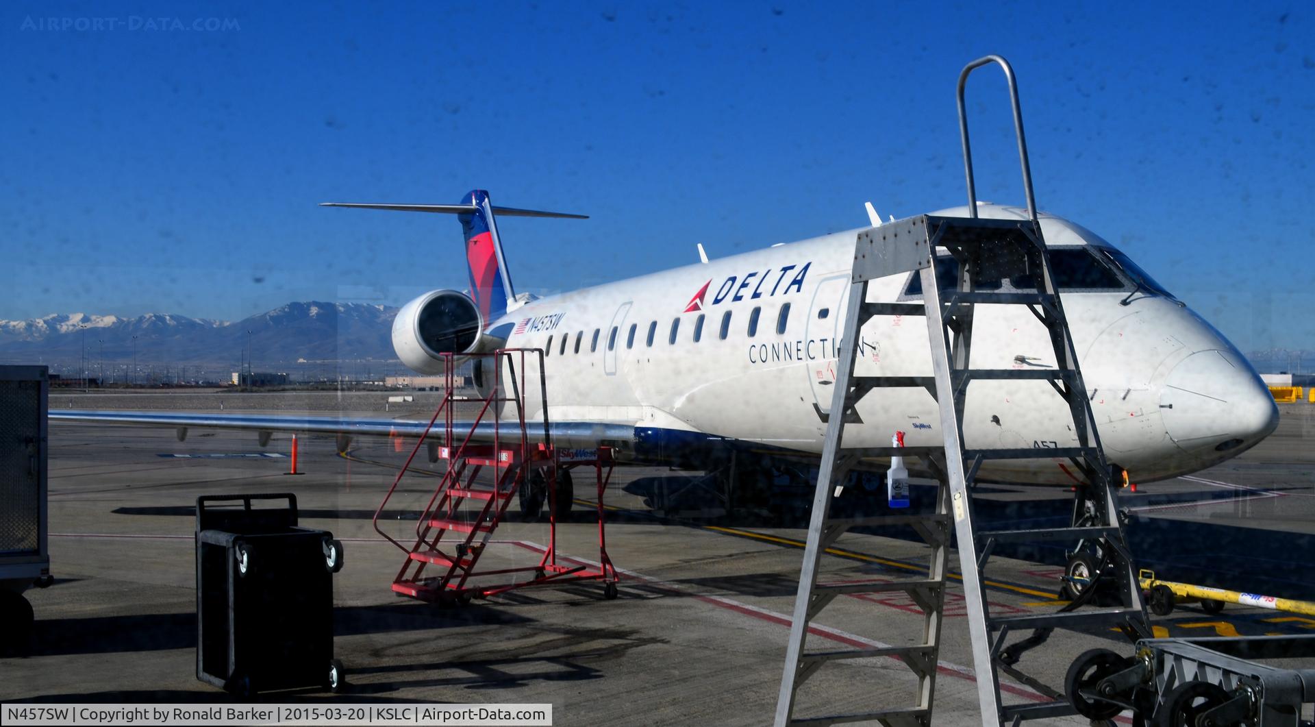 N457SW, 2003 Canadair CL-600-2B19 Regional Jet CRJ-200LR C/N 7773, At the gate SLC