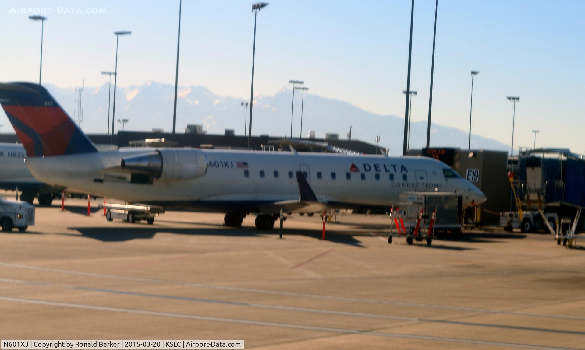N601XJ, 2005 Bombardier CRJ-200 (CL-600-2B19) C/N 8044, Gate E19 SLC