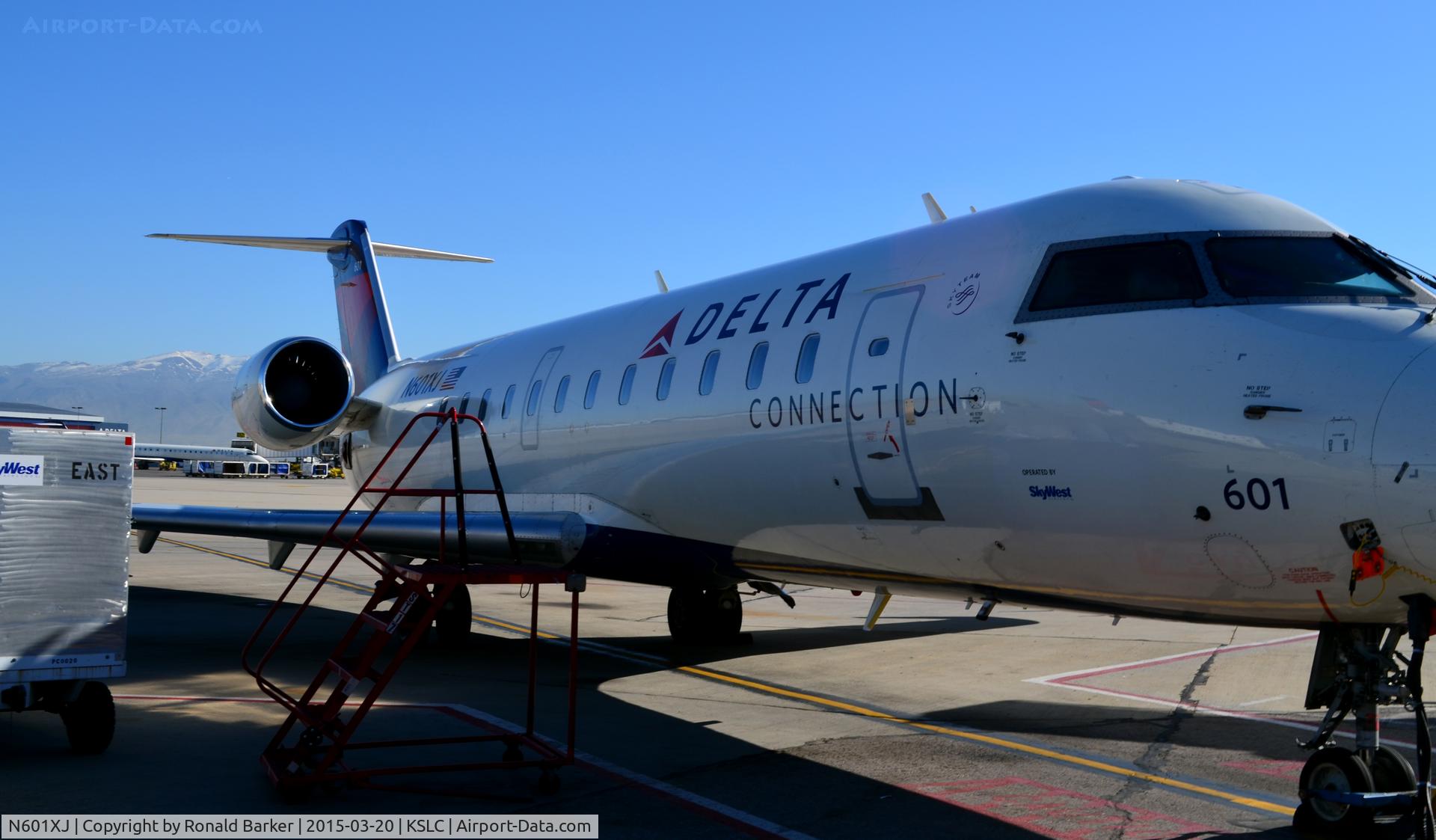 N601XJ, 2005 Bombardier CRJ-200 (CL-600-2B19) C/N 8044, Gate E19 SLC