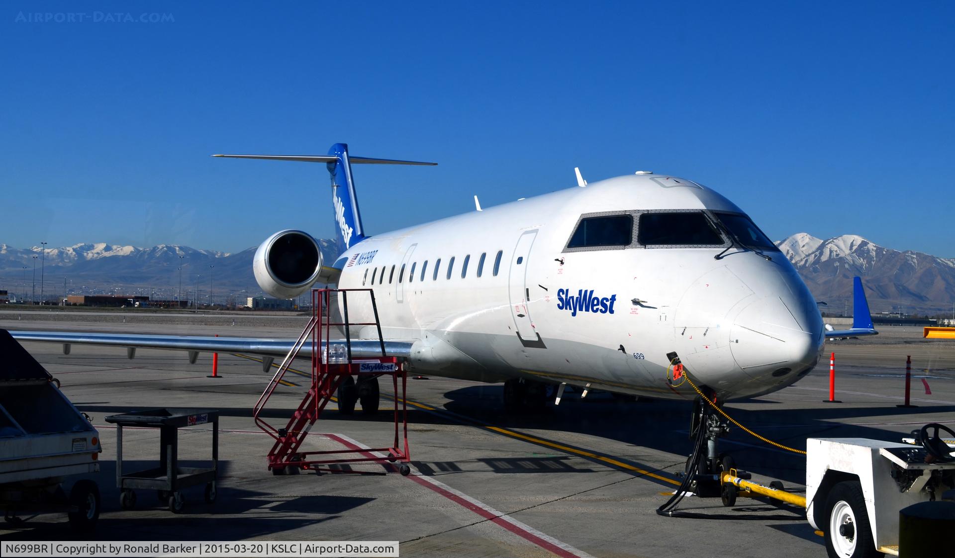 N699BR, 2003 Bombardier CRJ-200ER (CL-600-2B19) C/N 7801, At the gate SLC