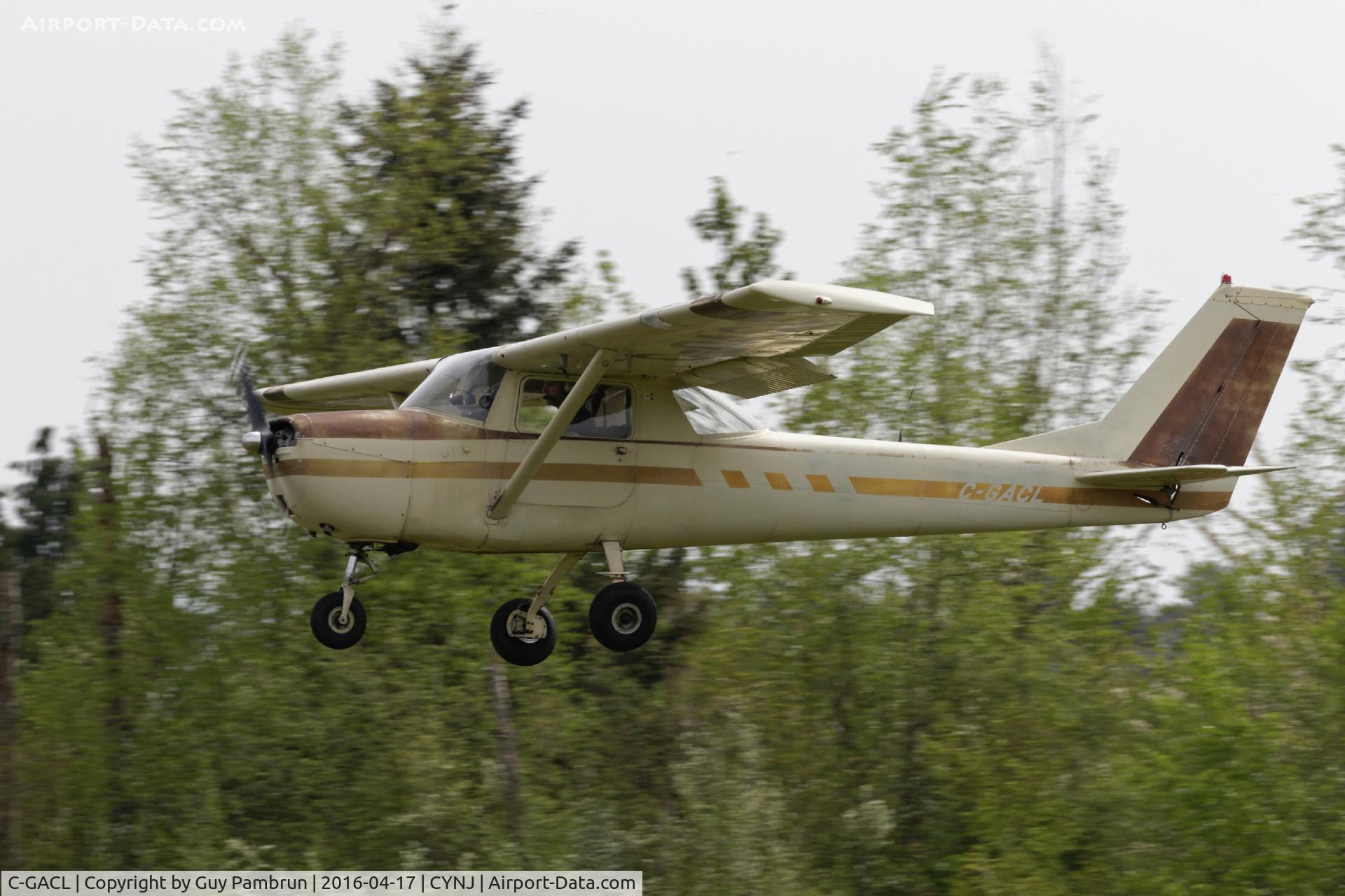C-GACL, 1967 Cessna 150G C/N 15065133, Landing
