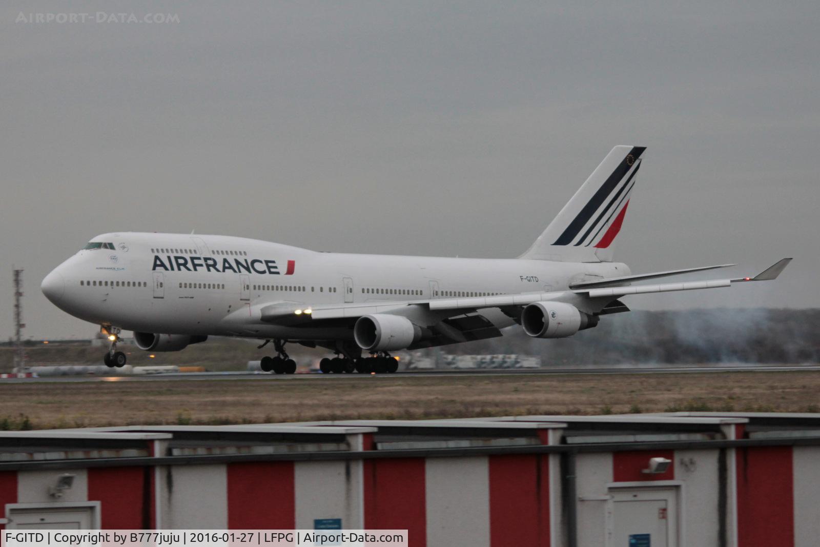F-GITD, 1992 Boeing 747-428 C/N 25600, last landing of an Air France B747 folowing picture flight with Patrouille de France