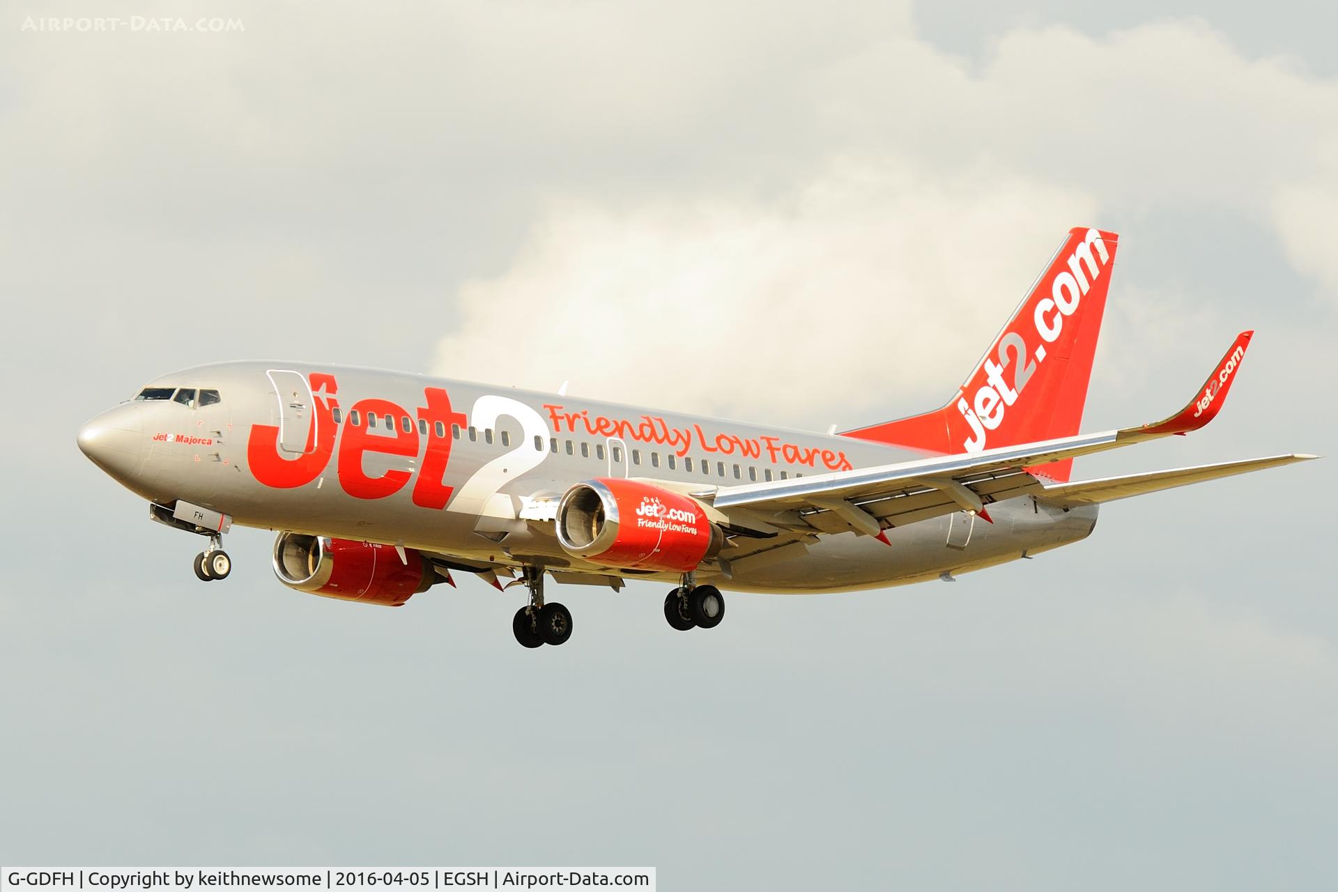 G-GDFH, 1993 Boeing 737-3Y5 C/N 25615, Landing following air test.