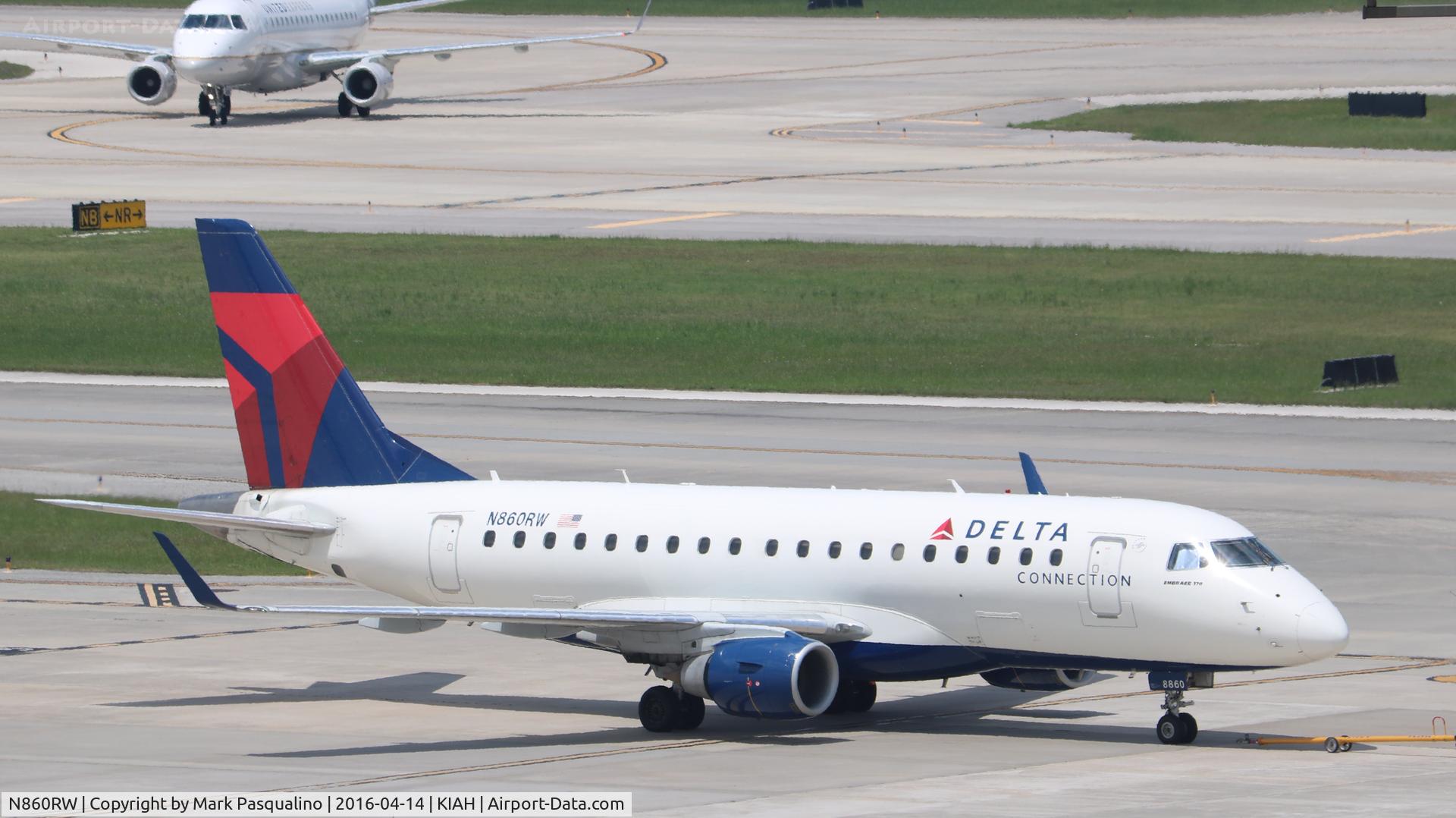 N860RW, 2005 Embraer 170SE (ERJ-170-100SE) C/N 17000084, ERJ 170-100 SE